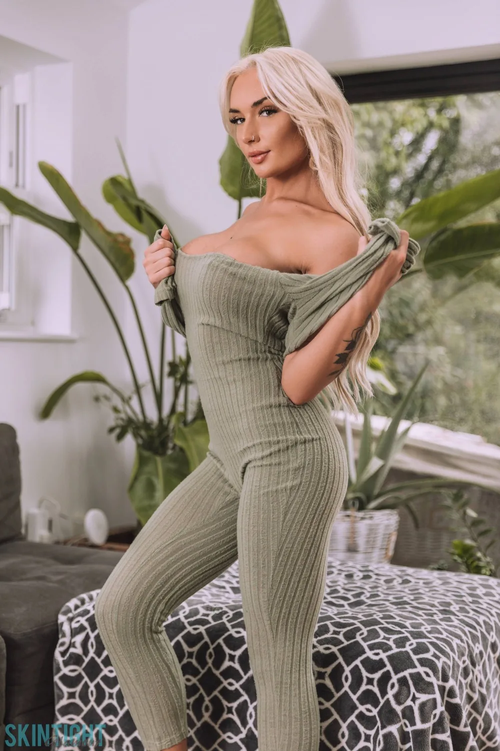 Charlotte Stevens Camouflage Skin Tight Glamour - Empire Models – photo 4