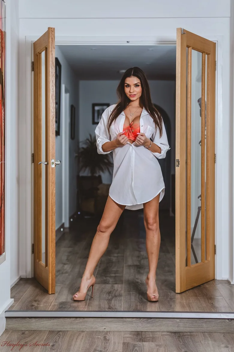 Zara Mae Stuck In The Middle Hayleys Secrets - Empire Models