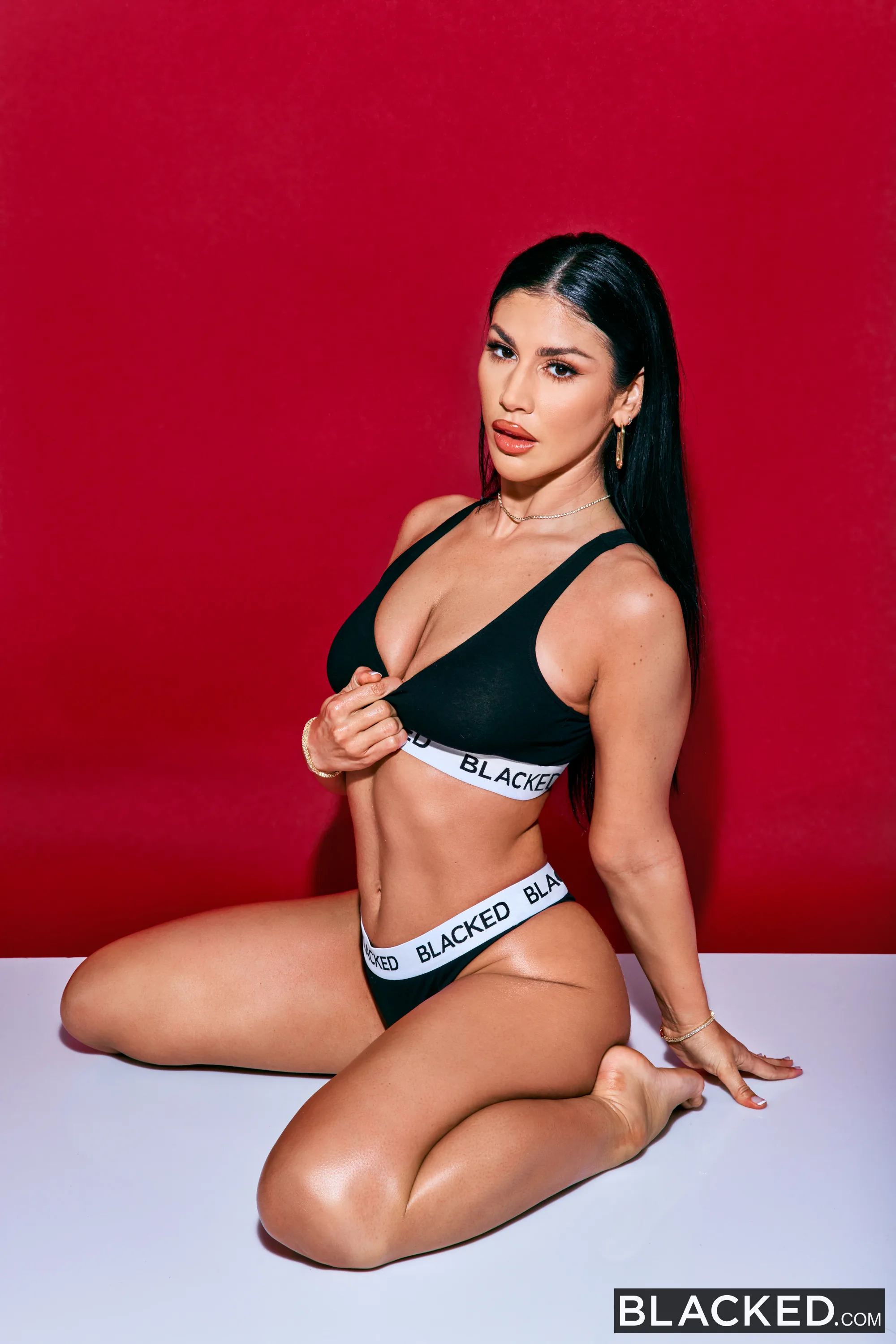 Queenie Sateen Natural Beauty Queenie Gives In To BBC Temptation Blacked - Empire Models – photo 6