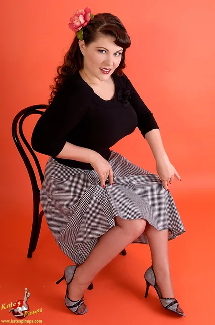 Kate Donovan Pinup - Empire Models
