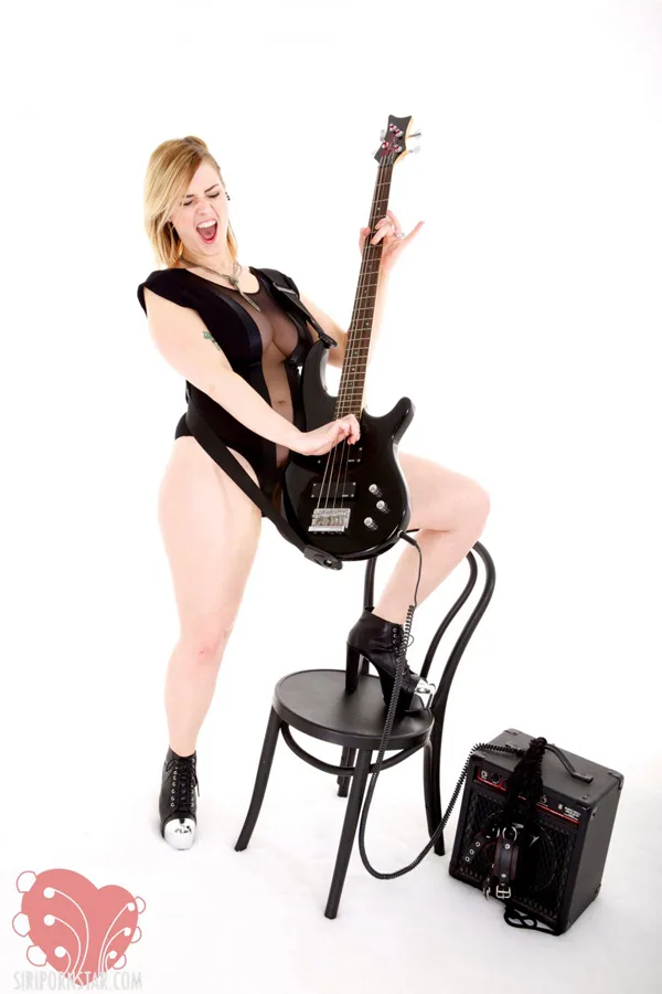 Siri Rock N Roll - Empire Models – photo 3