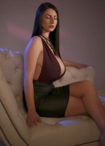 belovedkhloe-big-boobs-webcam-3