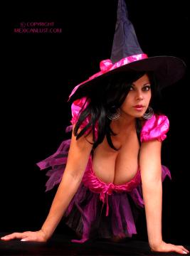 maritza-mendez-curvy-witch