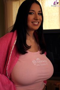 Jana Defi loves being candid while