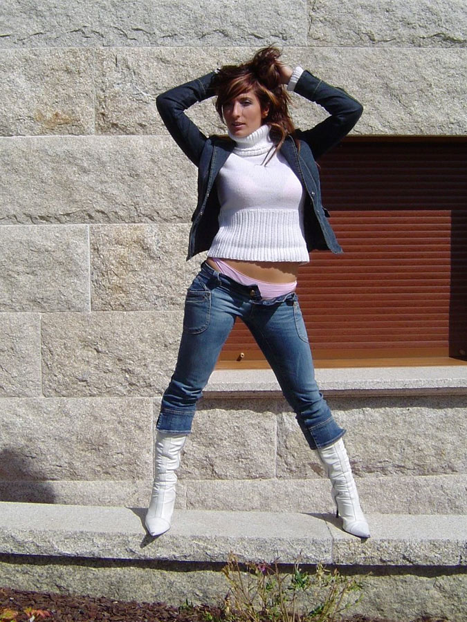 Nayara Blue In Public